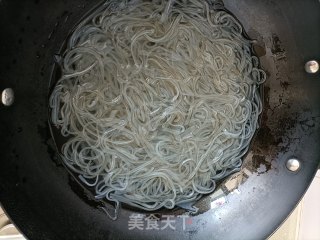 驴肉粉丝煲步骤2