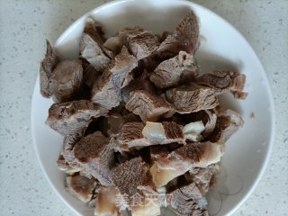 驴肉粉丝煲步骤1