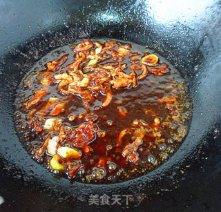 肉丝炒嫩蒜苔步骤5