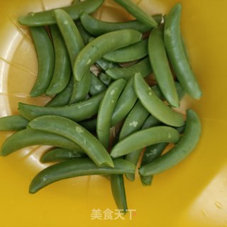 腊猪舌炒甜豆步骤2