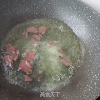 腊猪舌炒甜豆步骤10
