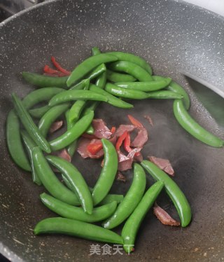腊猪舌炒甜豆步骤15