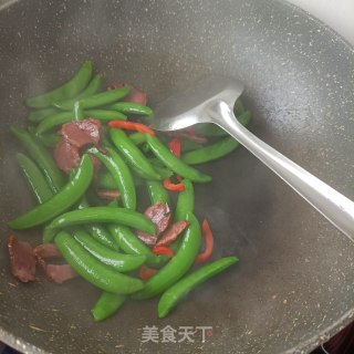 腊猪舌炒甜豆步骤17