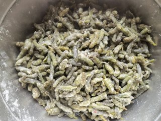 小米椒蒜苔蒸炒楮桃穗步骤9