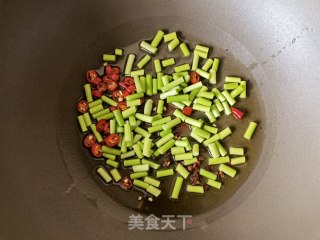 小米椒蒜苔蒸炒楮桃穗步骤12