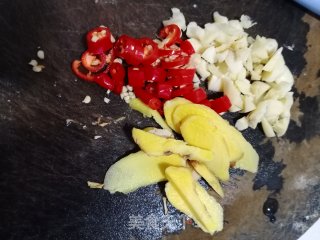 荞头爆炒盘龙黄鳝步骤2