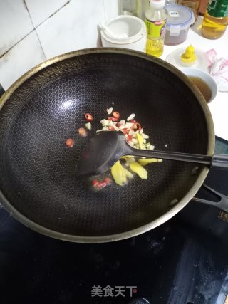 荞头爆炒盘龙黄鳝步骤7