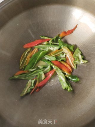 辣椒炒白虾步骤5