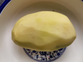 蒜瓣辣椒蒸炒土豆丝步骤1