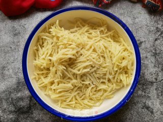 蒜瓣辣椒蒸炒土豆丝步骤9