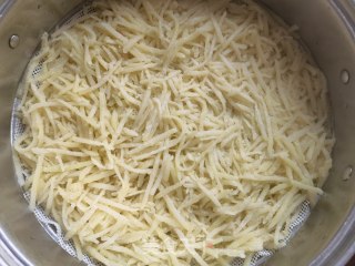 蒜瓣辣椒蒸炒土豆丝步骤8