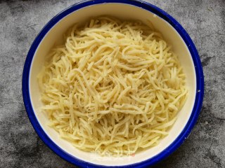 蒜瓣辣椒蒸炒土豆丝步骤10