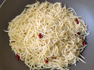 蒜瓣辣椒蒸炒土豆丝步骤14