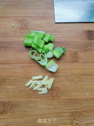 油菜炒粉条步骤3