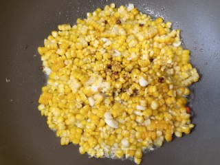 小米椒莴笋炒玉米步骤5