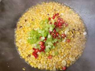 小米椒莴笋炒玉米步骤8