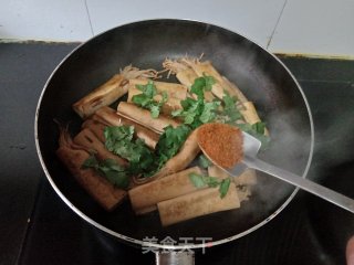 千张金针菇卷步骤13