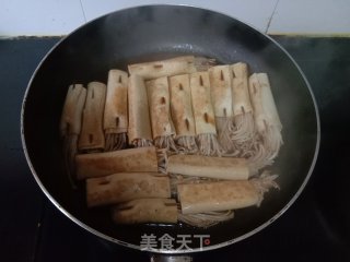 千张金针菇卷步骤11