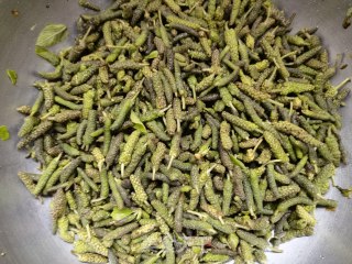 蒜瓣辣椒炒楮桃穗步骤4
