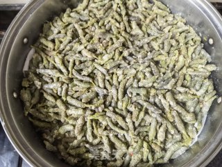蒜瓣辣椒炒楮桃穗步骤8