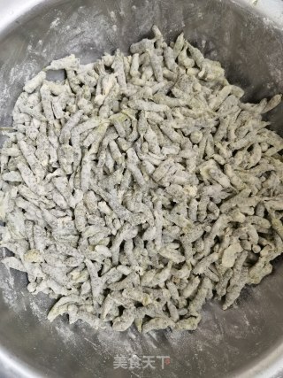 蒜瓣辣椒炒楮桃穗步骤6