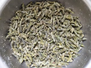 蒜瓣辣椒炒楮桃穗步骤9