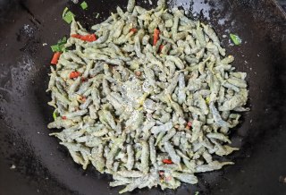 蒜瓣辣椒炒楮桃穗步骤14