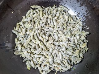 蒜瓣辣椒炒楮桃穗步骤12
