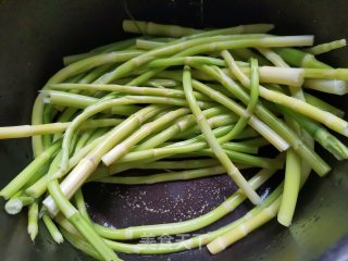 手撕小笋炒肉步骤1