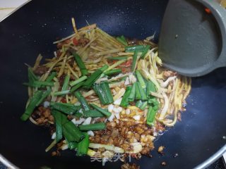 手撕小笋炒肉步骤9