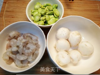    春天清淡美食～ 蚕豆虾仁烩蘑菇步骤1