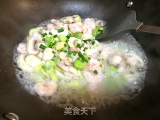    春天清淡美食～ 蚕豆虾仁烩蘑菇步骤6