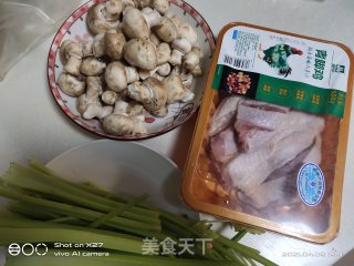 芹菜蘑菇烧鸡步骤2