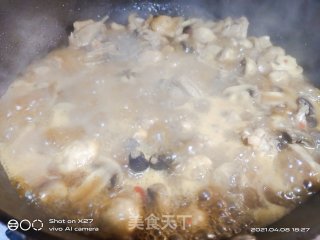 芹菜蘑菇烧鸡步骤5