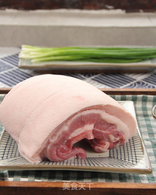 脆皮烧肉步骤1