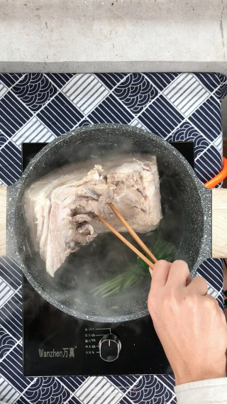脆皮烧肉步骤2