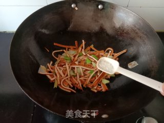 大葱炒香干步骤5