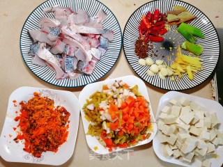 麻辣酸菜豆腐鱼步骤1
