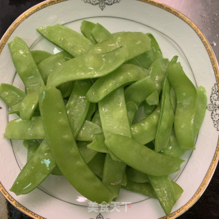 荷兰豆炒鲍鱼步骤2