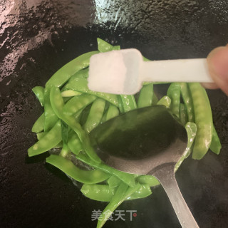 荷兰豆炒鲍鱼步骤7