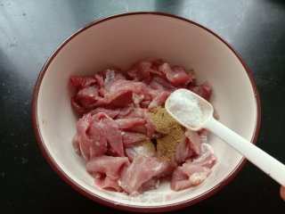 干锅肉片步骤2