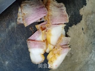 腊肉炒红萝卜步骤2