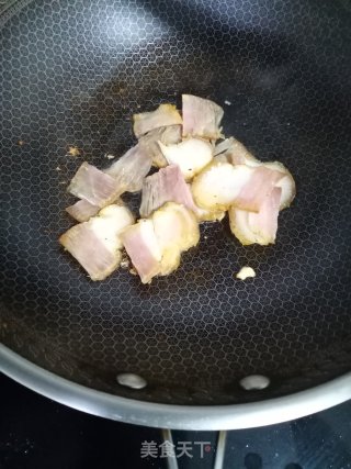 腊肉炒红萝卜步骤3