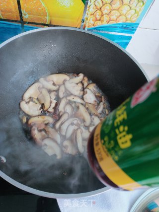 香菇炒菠菜步骤9