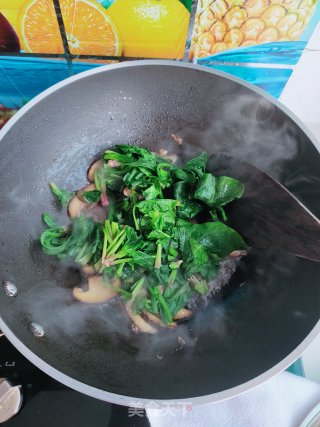 香菇炒菠菜步骤11