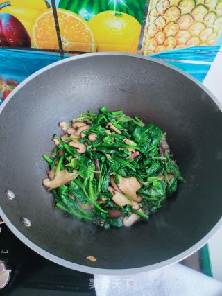 香菇炒菠菜步骤13