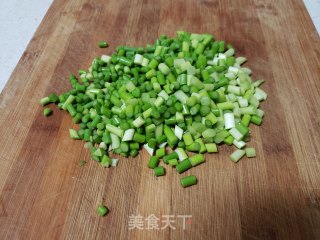 蒜苔炒枸蒲穗步骤2