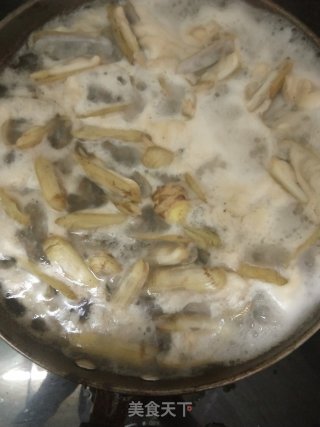 蛏子爆炒青椒步骤3