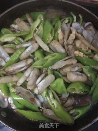 蛏子爆炒青椒步骤6