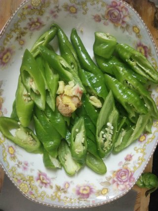 蛏子爆炒青椒步骤4
